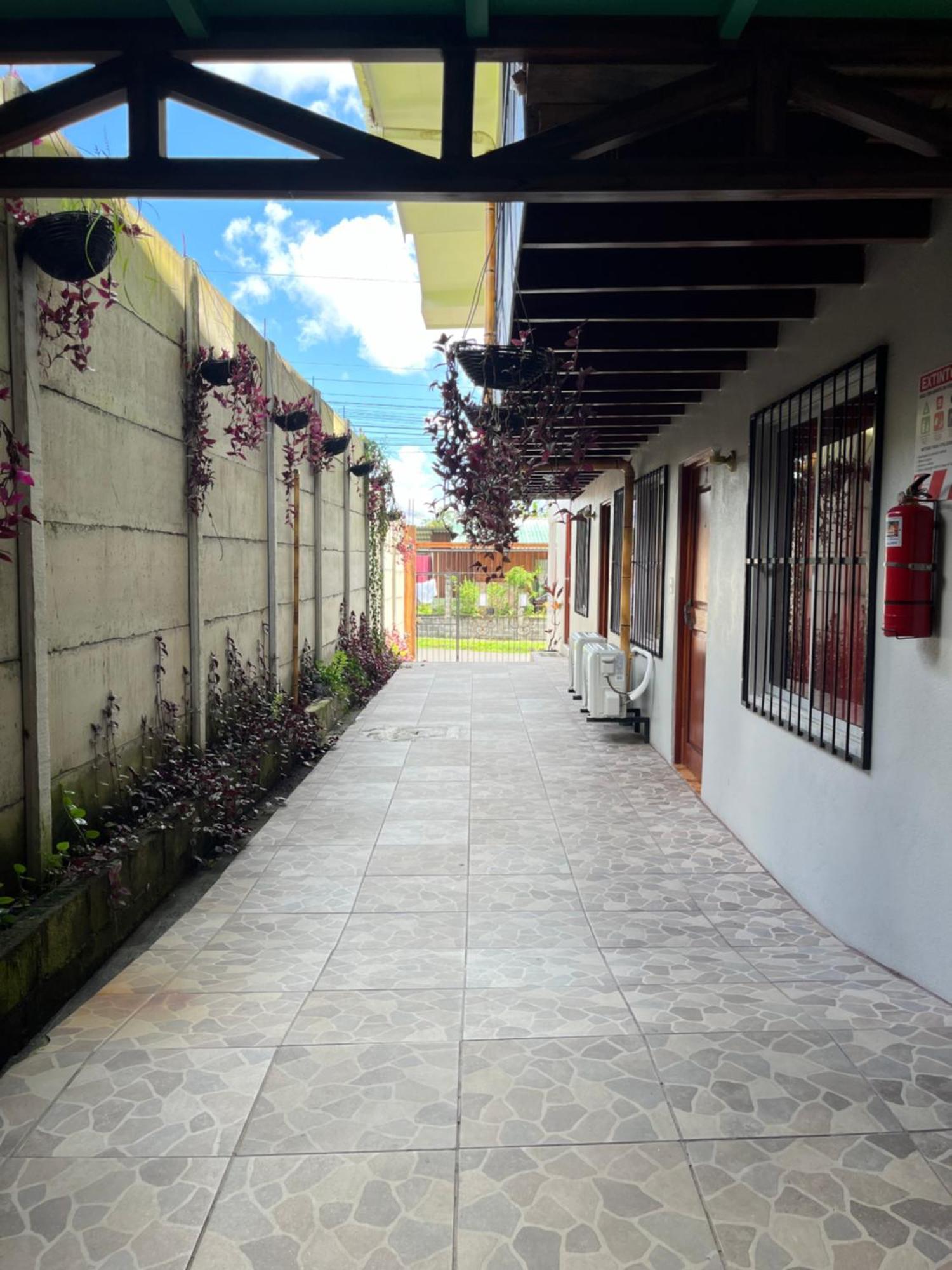 Arenal Sloth Hostel La Fortuna 外观 照片